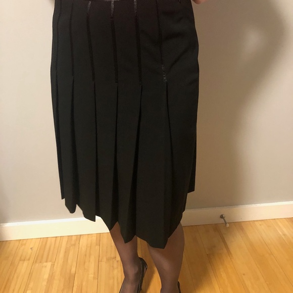 Deane & White beautiful black pleated skirt. Never worn, new condition - Picture 1 of 10